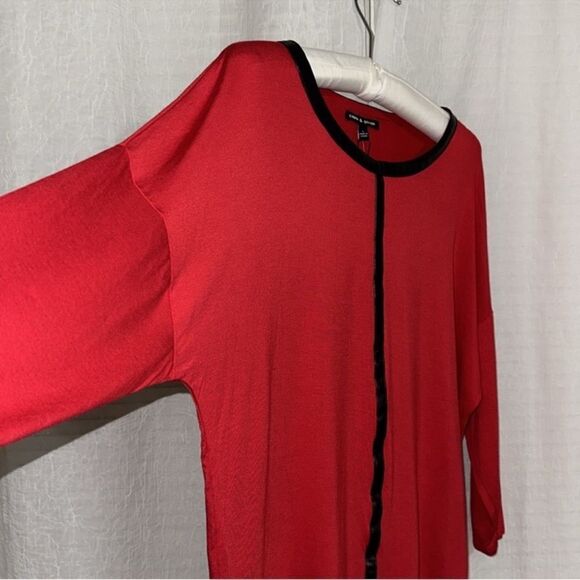 cable & gauge L Red Black Faux Leather Trim Crew Lightweight Quarter Sleeve Top - Picture 6 of 14